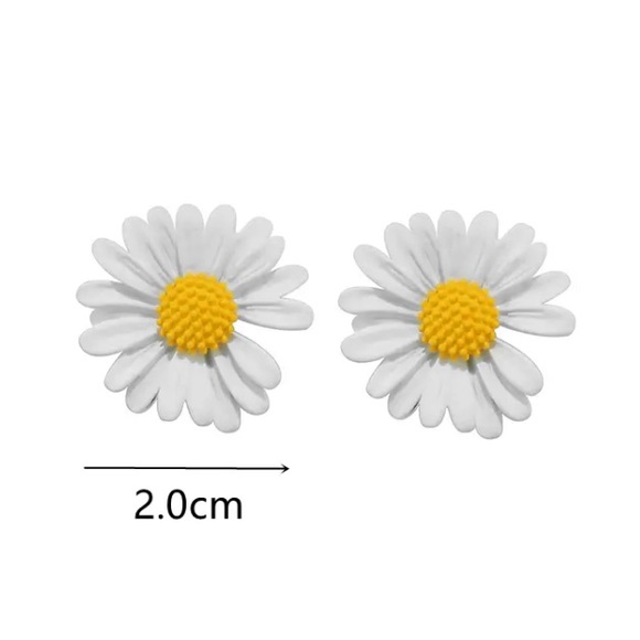 Cute White Daisy Flower Stud Earrings - Picture 3 of 3